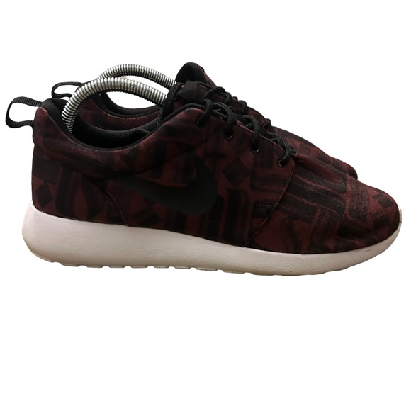 Nike Women's Roshe One Print Night Maroon Running Shoes 844958-601 - Size 9 - Picture 2 of 6